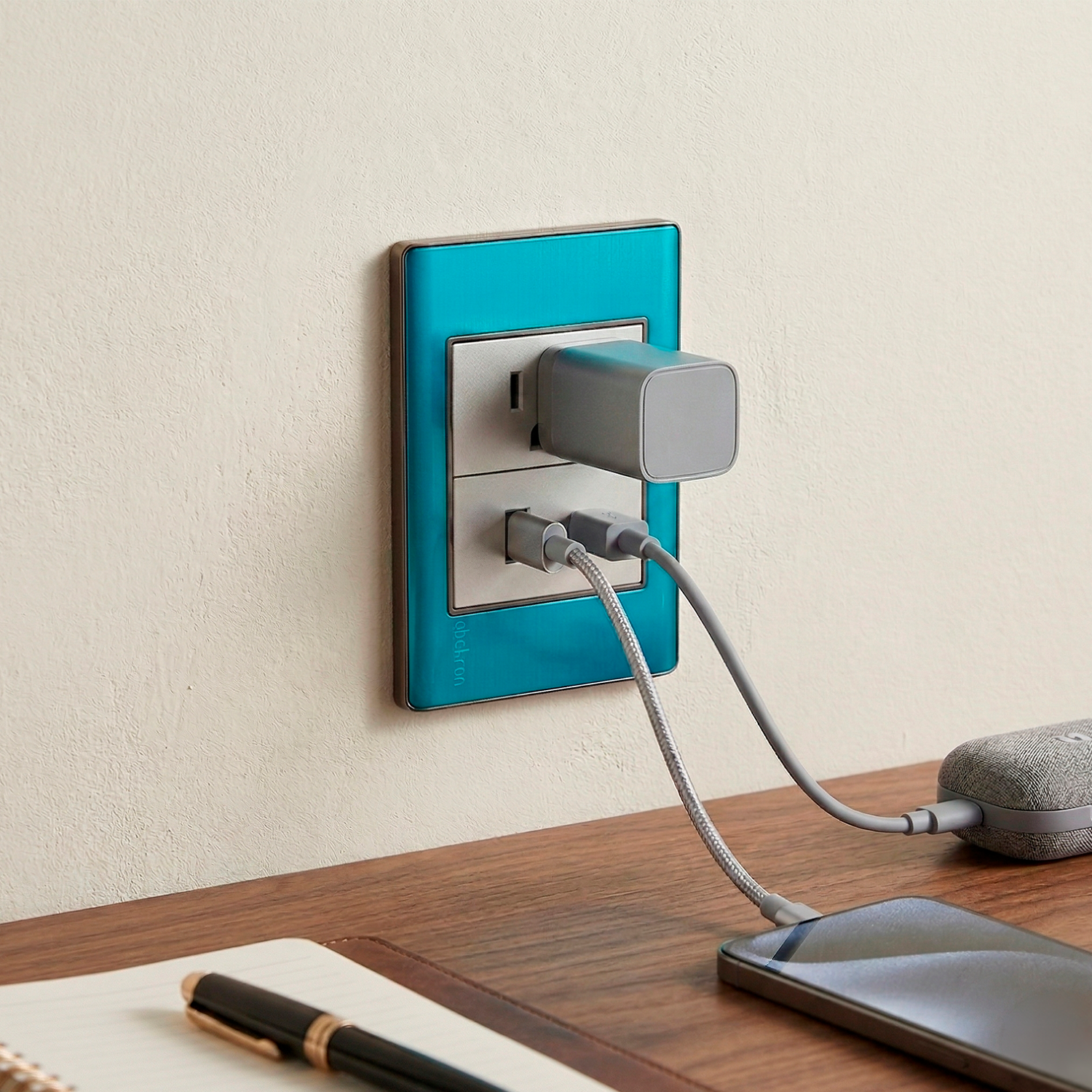 Placa Tomacorriente de Pared con Enchufe USB y Tipo-C ABATRON 15 AMP s2093